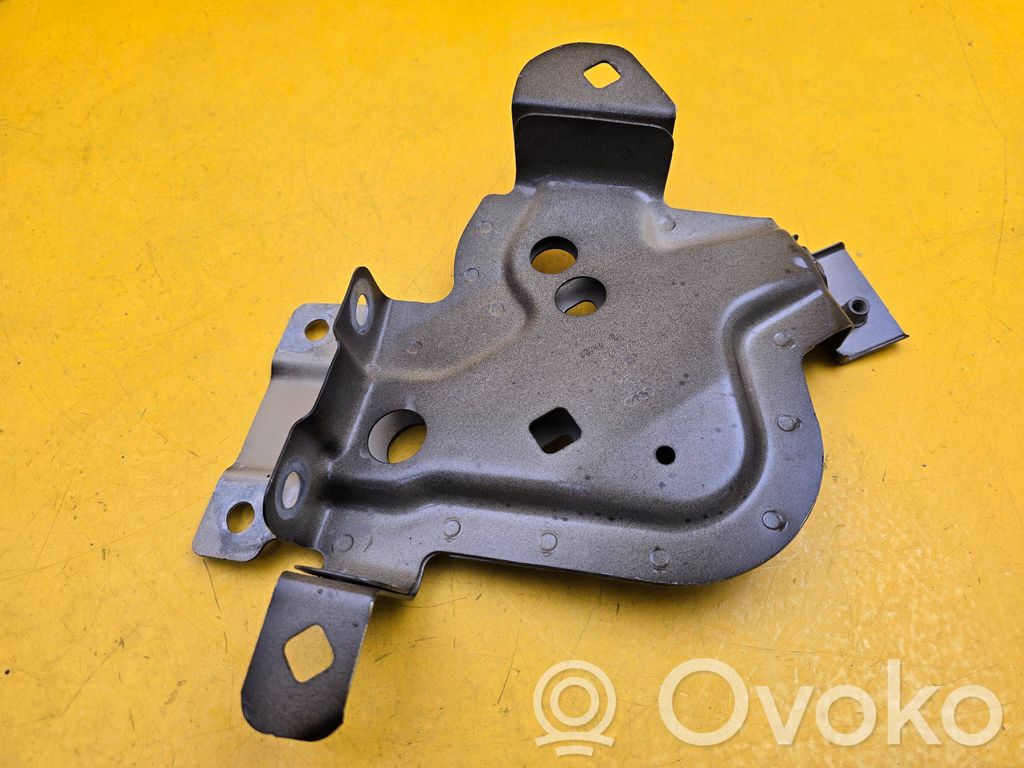 Audi e-tron Fender mounting bracket 