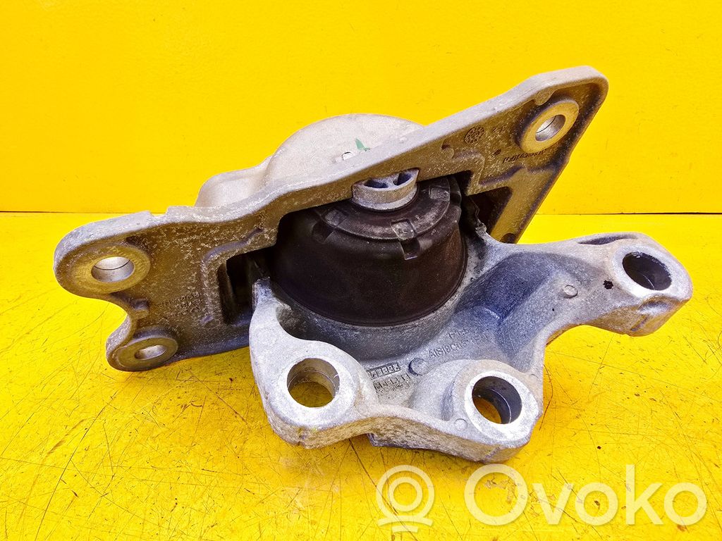 Volvo XC60 Engine mount bracket 