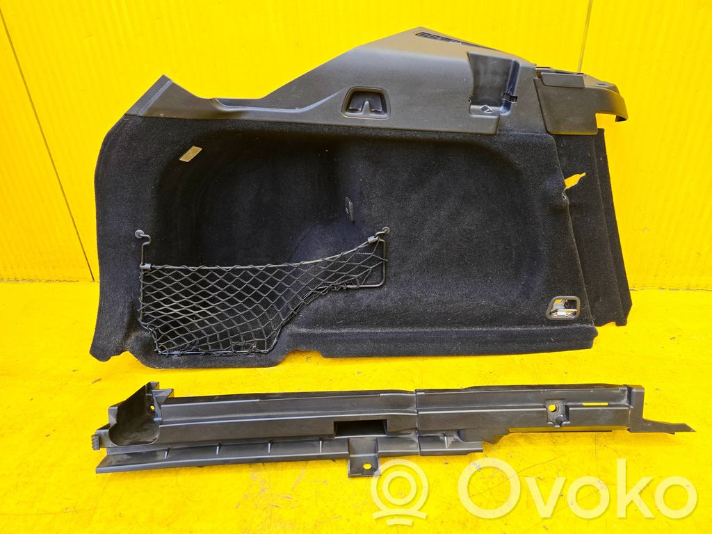 Volvo XC60 Boczek / Tapicerka / bagażnika 