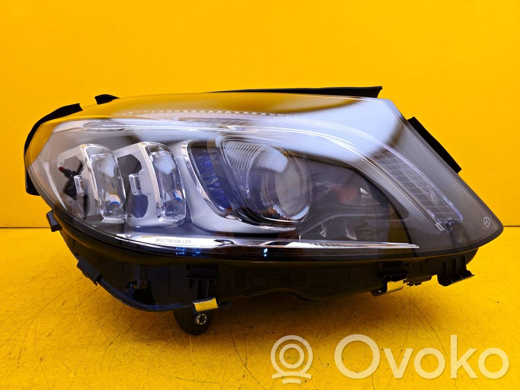 Mercedes-Benz C W205 Lampa przednia 