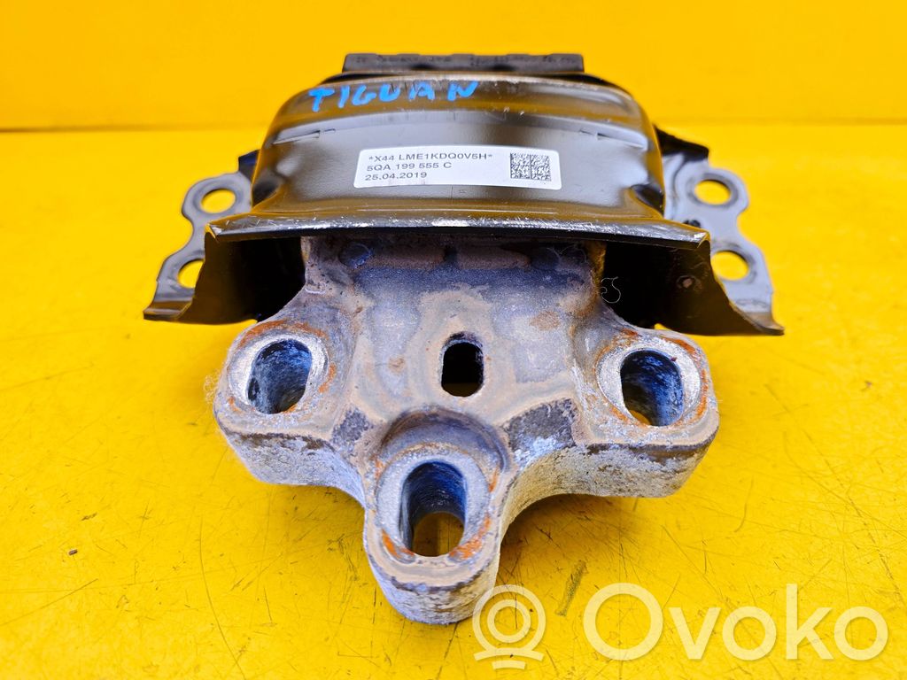 Volkswagen Tiguan Allspace Engine mount bracket 