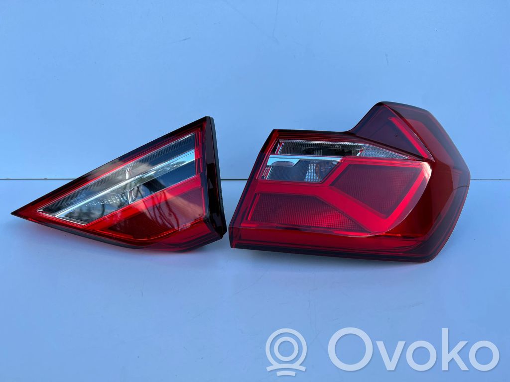 Rear/tail lights set   82A945070A,82A945076