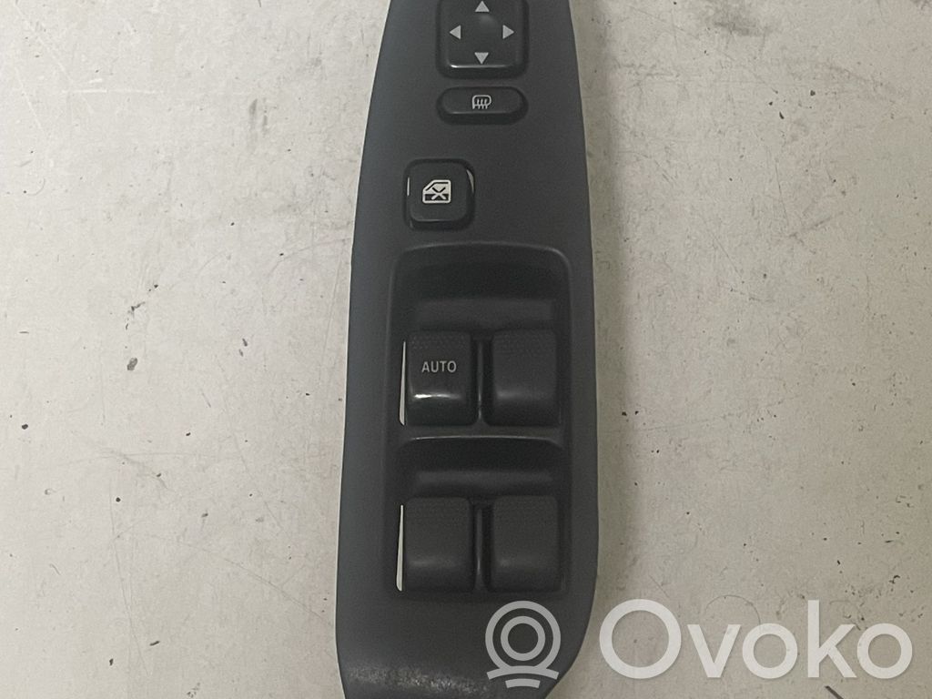 Electric window control switch   83071AE020