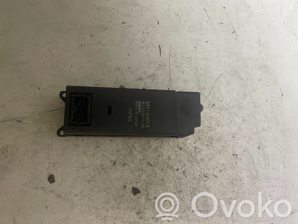 Electric window control switch   C8DD142M,11Z5D1,MR194815