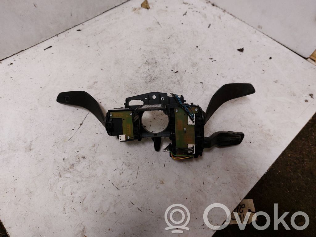 Audi Q2 - Bloc semnalizator și ștergător parbriz 