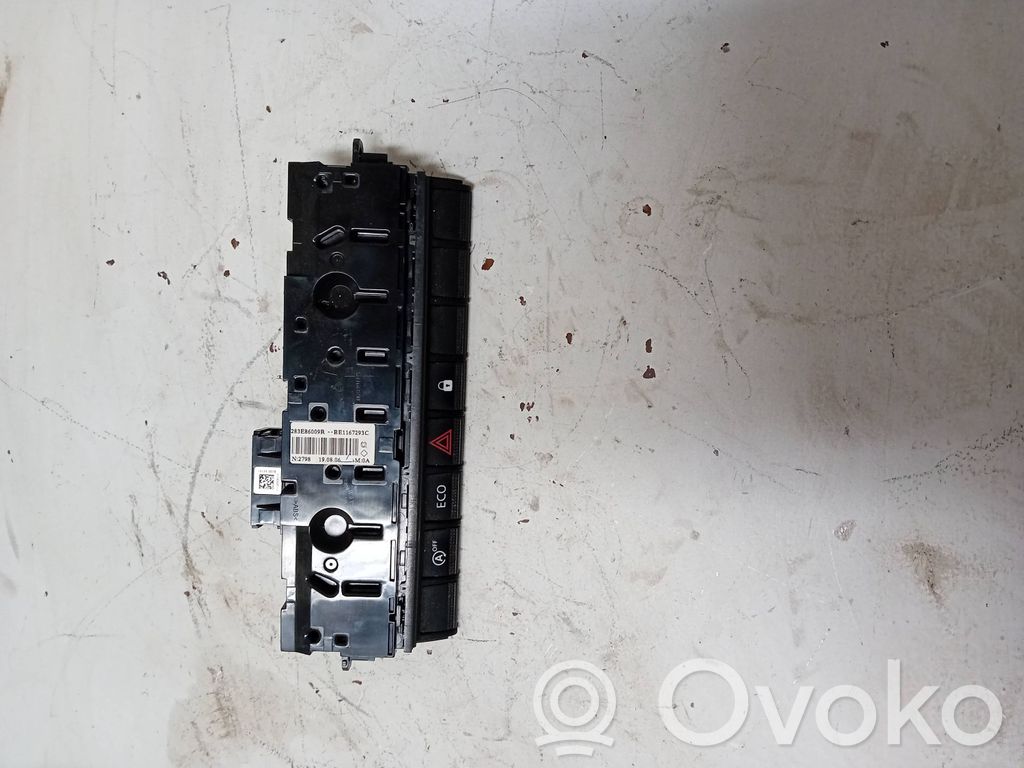 Renault Clio V Hazard light switch 