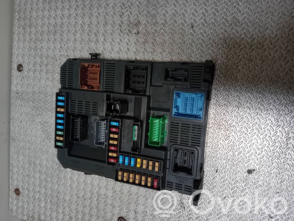 Peugeot 308 Fuse module 
