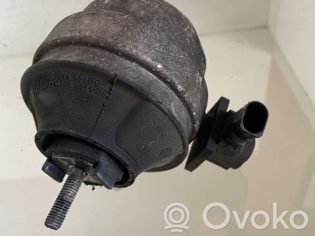 Audi A6 S6 C5 4B Engine mount bracket 