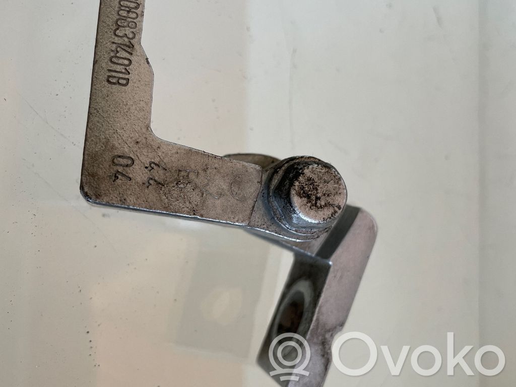 Volkswagen Touran I Front door upper hinge 