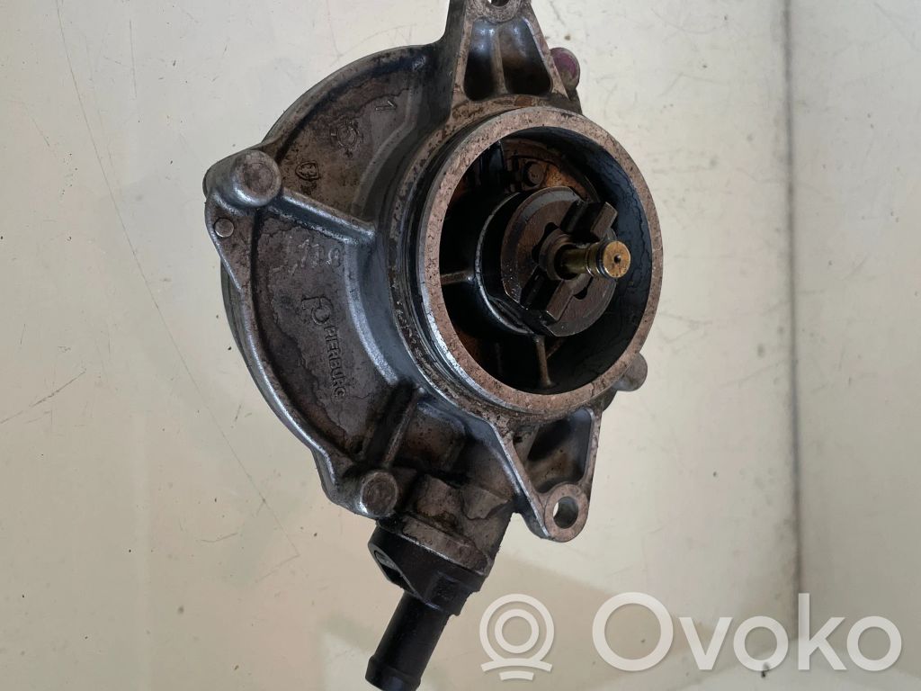 Audi A8 S8 D3 4E Vacuum pump 