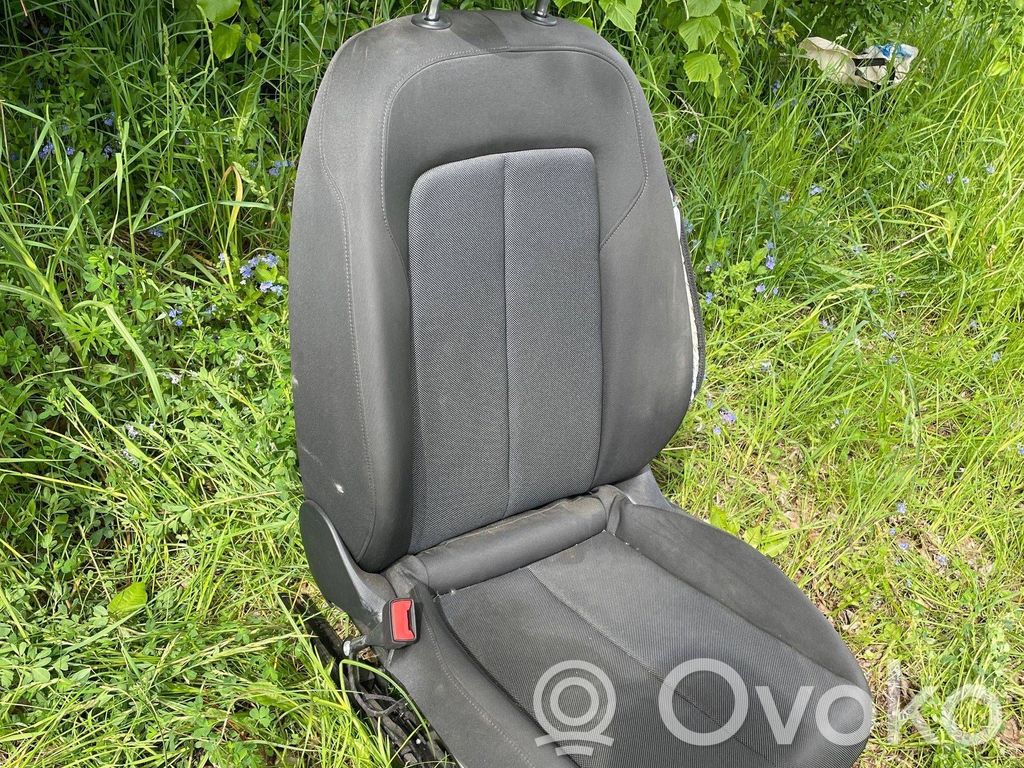 Kuljettajan istuin   5QA881105F,J1262017707,01839914