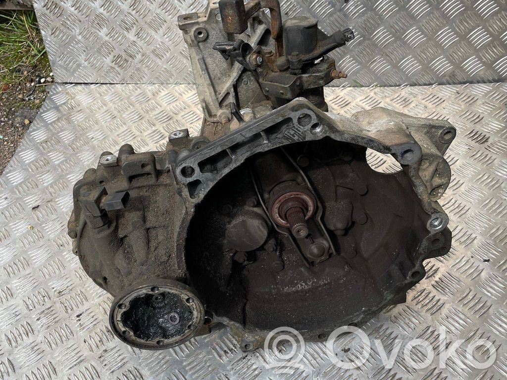 Volkswagen Golf IV Manual 5 speed gearbox 