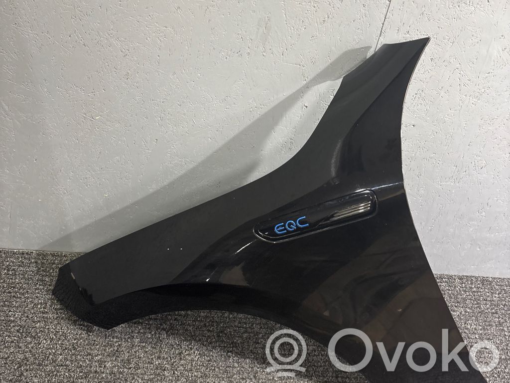 Mercedes-Benz EQC Błotnik przedni 