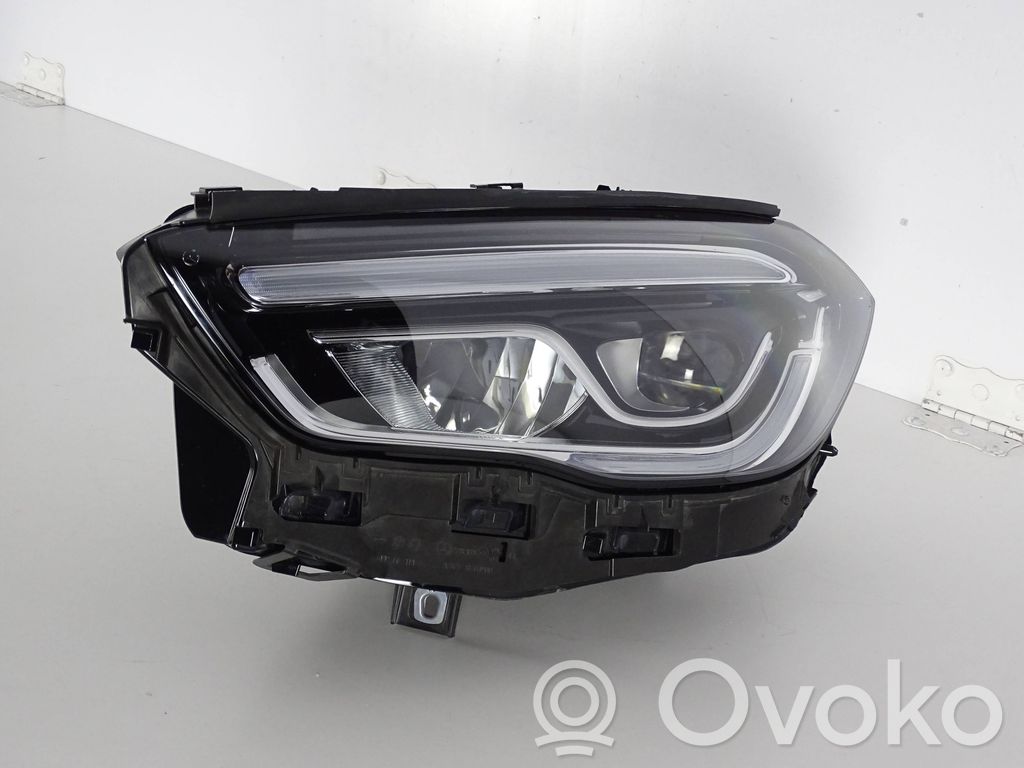 Mercedes-Benz GLA H247 Lampa przednia 