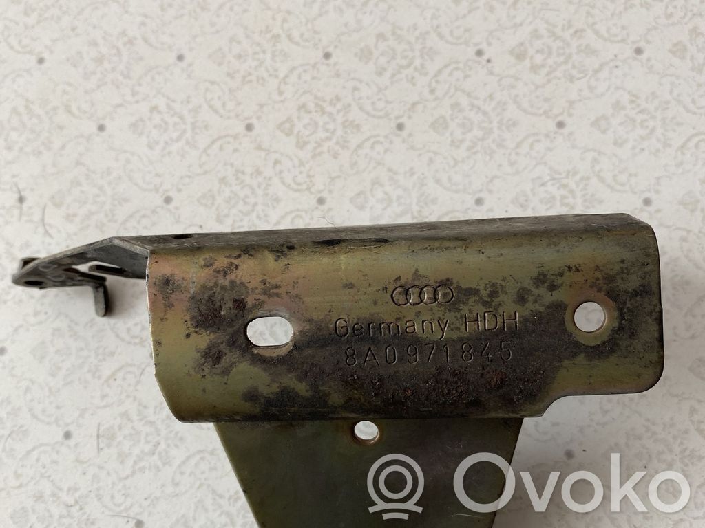 Muu moottoritilan osa   8A0971845
