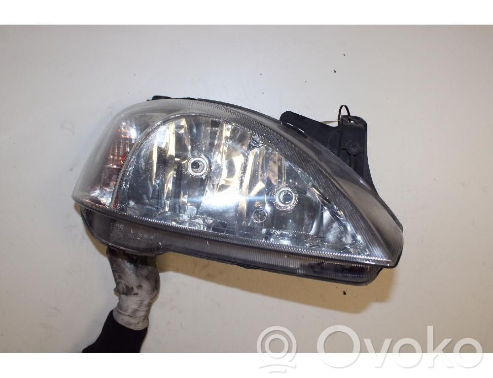 Opel Corsa C Phare frontale 