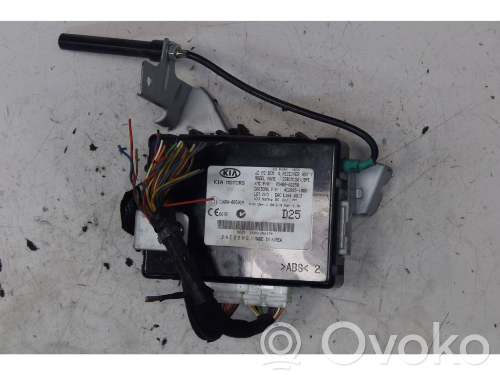 KIA Ceed Unidad de control/módulo del ASC 