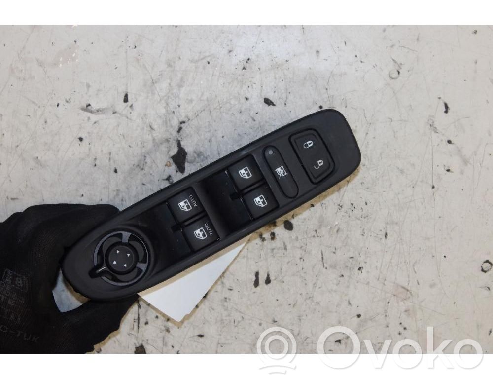 Jeep Compass Electric window control switch 