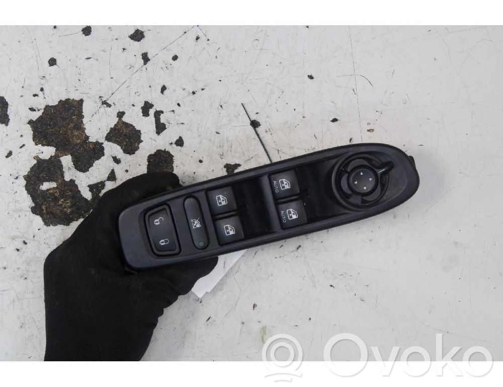 Jeep Compass Electric window control switch 