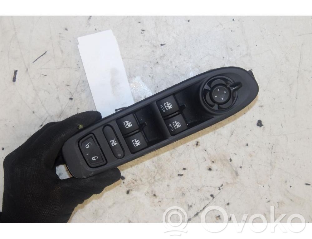 Jeep Compass Electric window control switch 