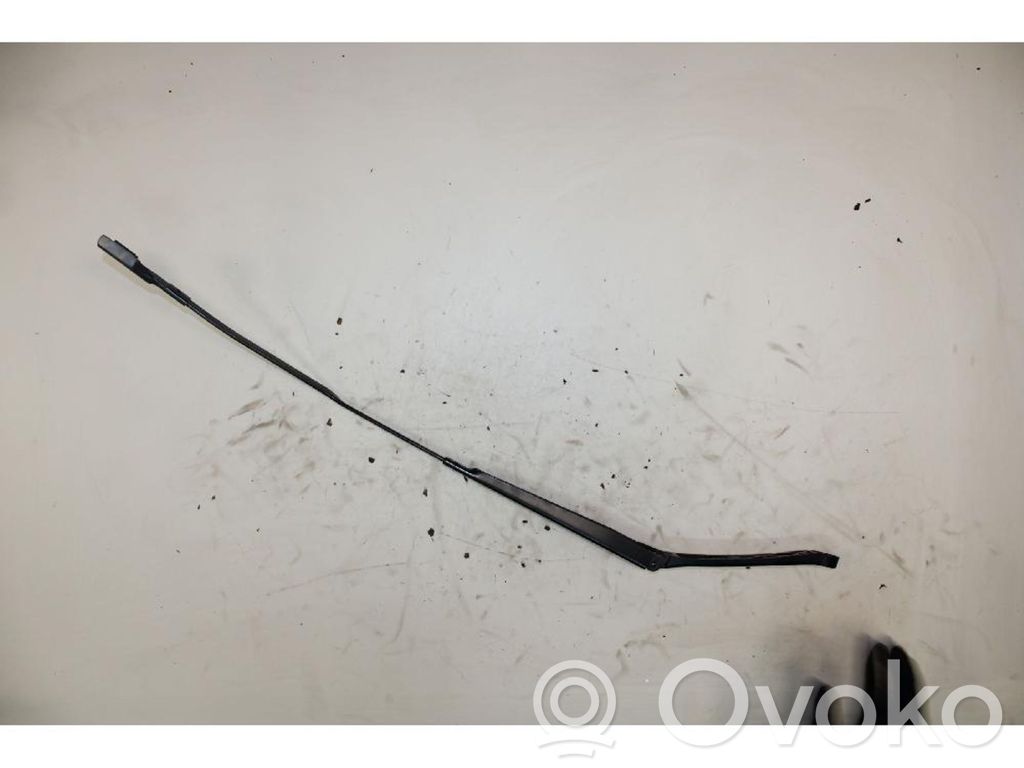 Front wiper blade arm