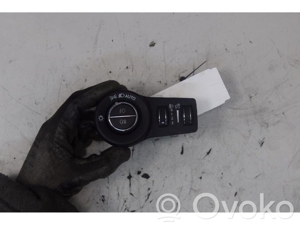 Light switch   06094360600