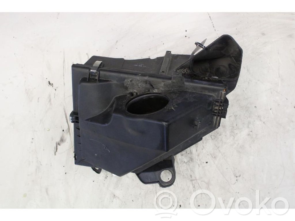 BMW 1 E82 E88 Ilmansuodattimen kotelo 