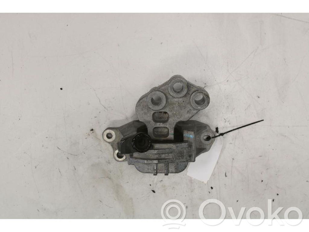 Engine mount bracket   00520497430