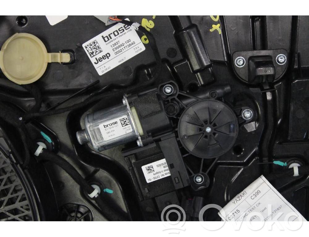 Jeep Compass Macara ușă față cu motor 