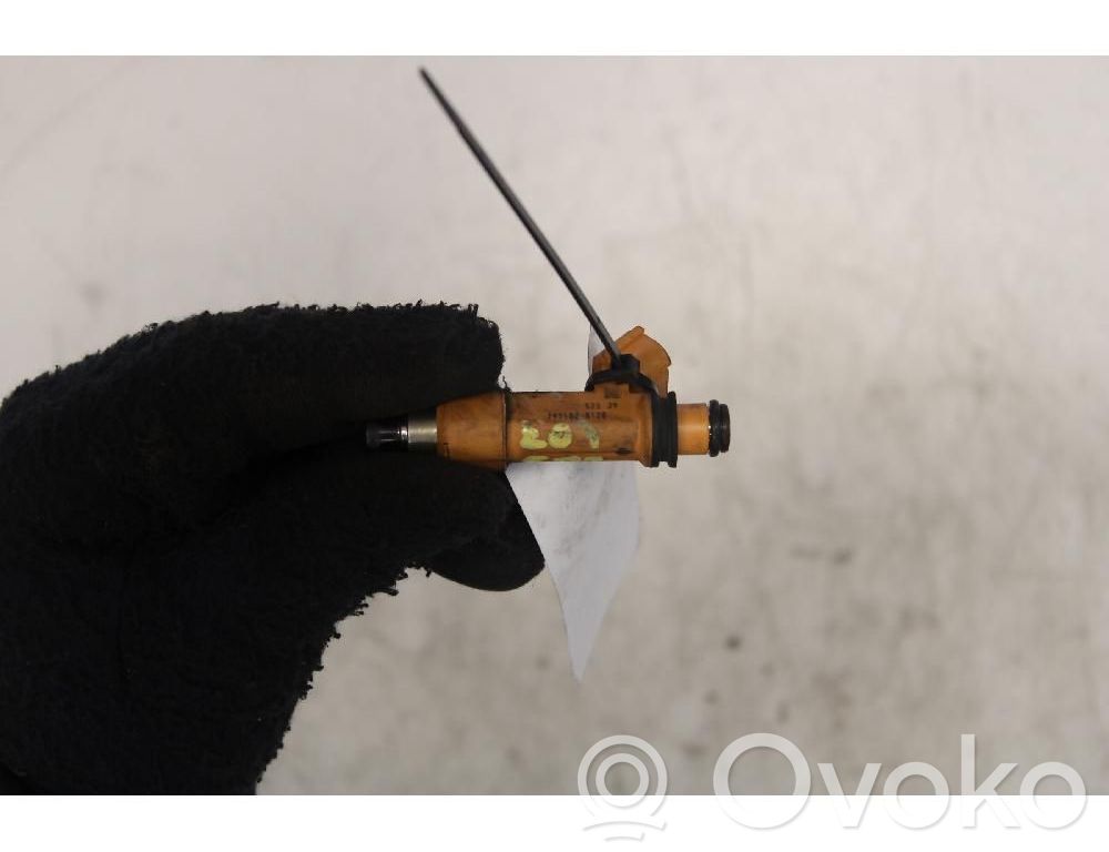 Suzuki Swift I Injector combustibil 