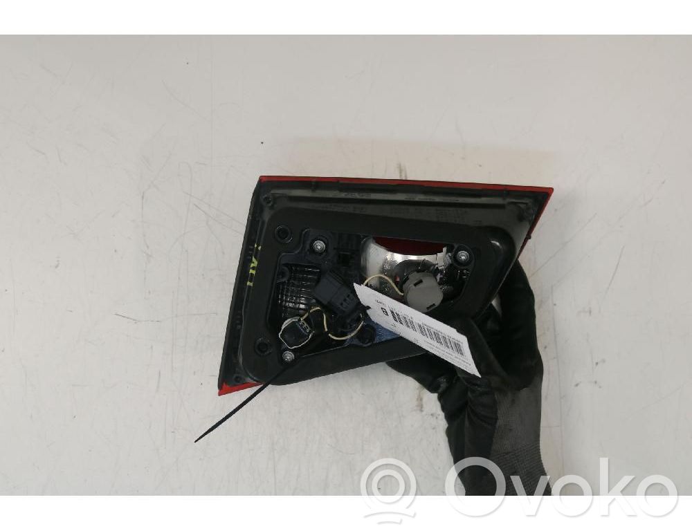 Opel Astra J Lampă spate în capacul portbagajului 