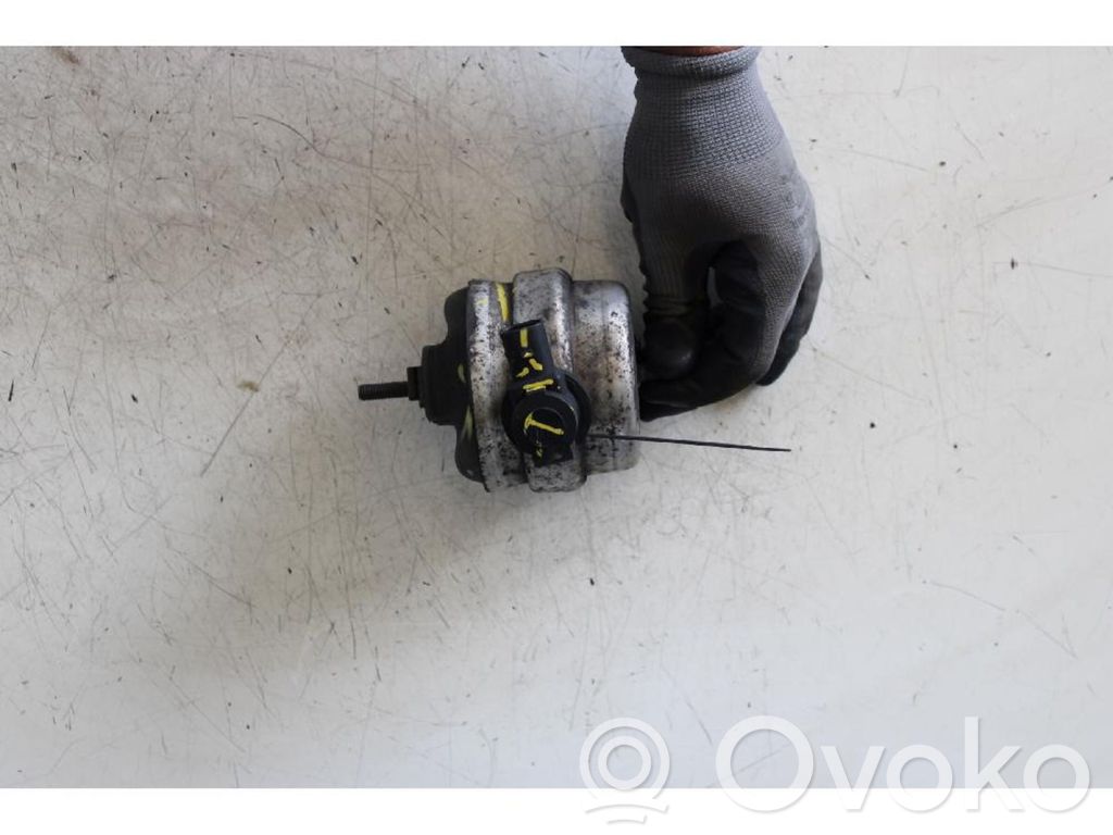 Audi A4 S4 B7 8E 8H Wspornik / Mocowanie silnika 