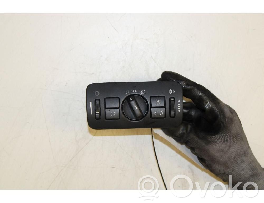 Light switch   30739413