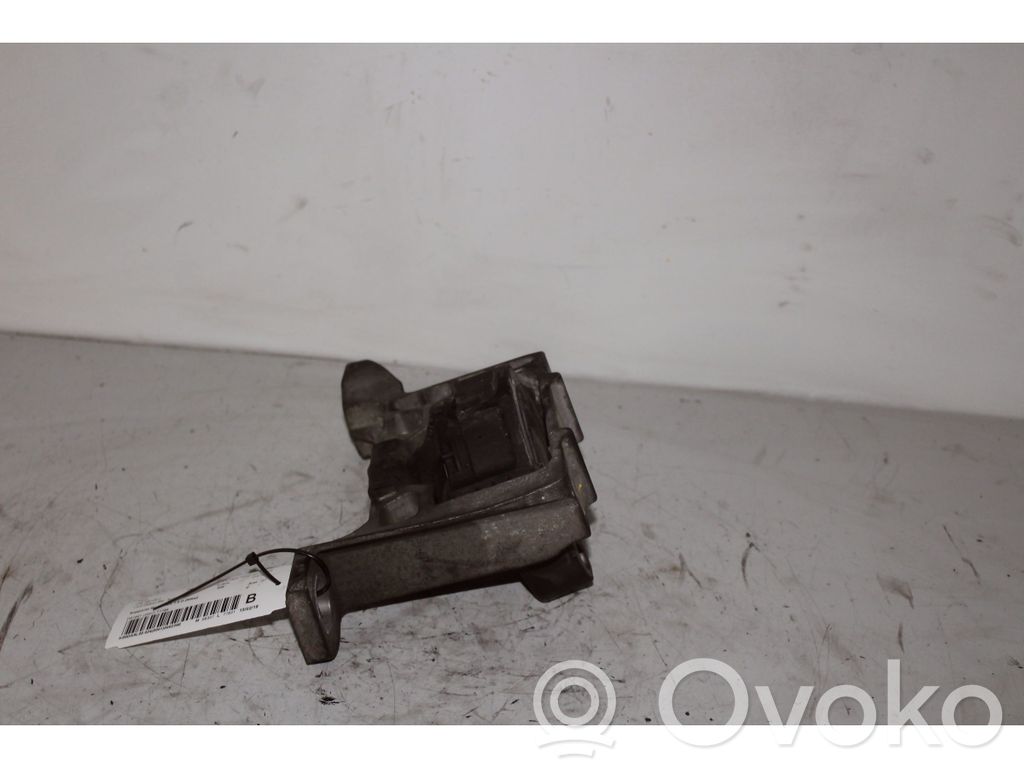Volvo C30 Engine mount bracket 