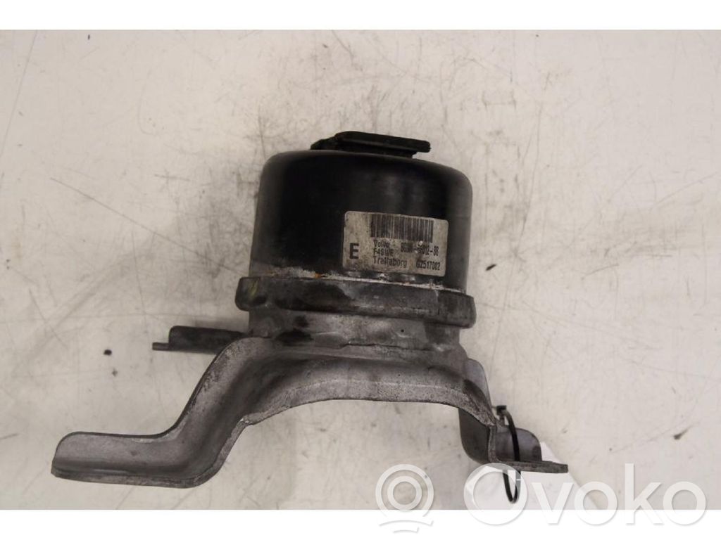 Support de moteur, coussinet   8G9N6F012BB
