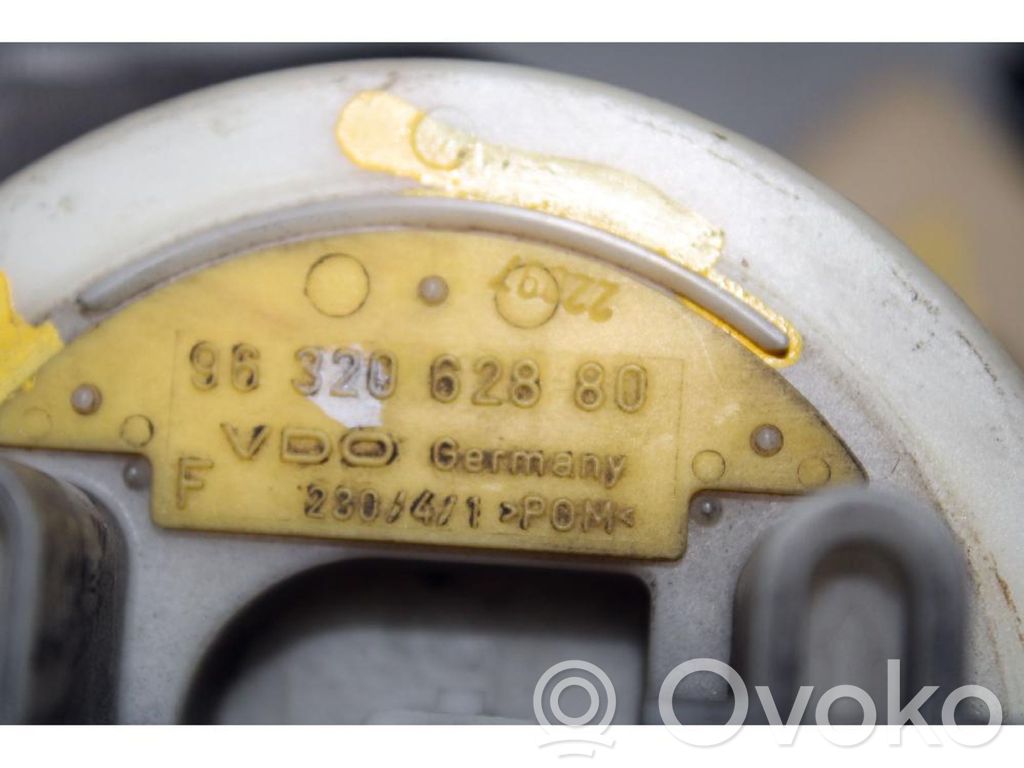 Peugeot 106 Bomba interna de combustible 