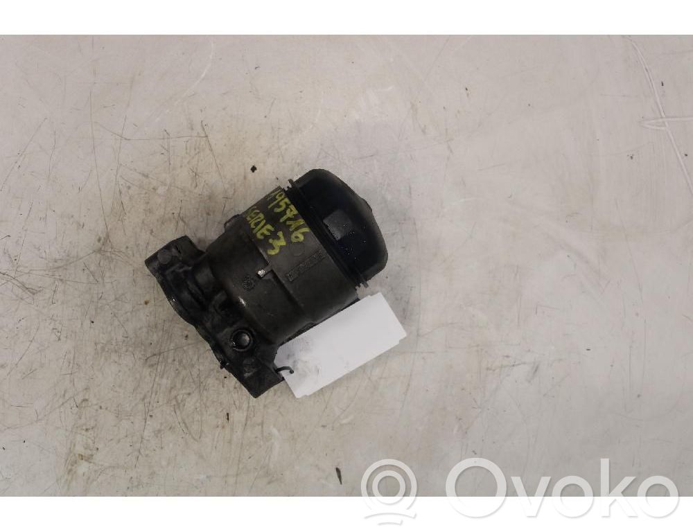 BMW 3 E90 E91 Supporto di montaggio del filtro dell’olio 