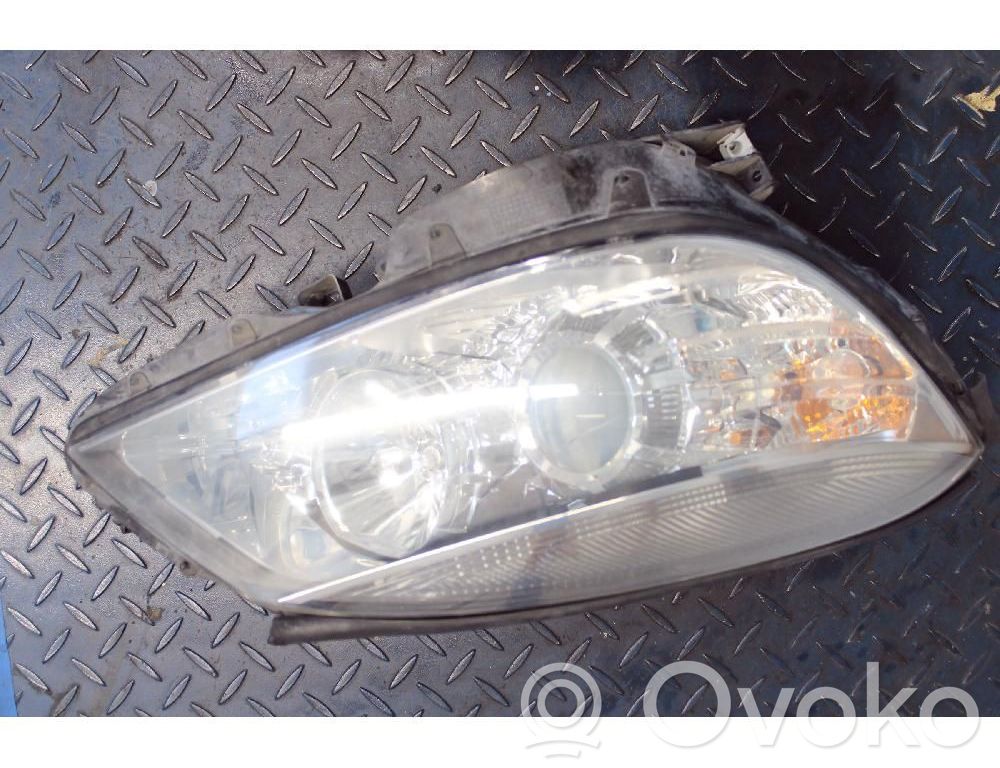 Mercedes-Benz C W204 Lampa przednia 