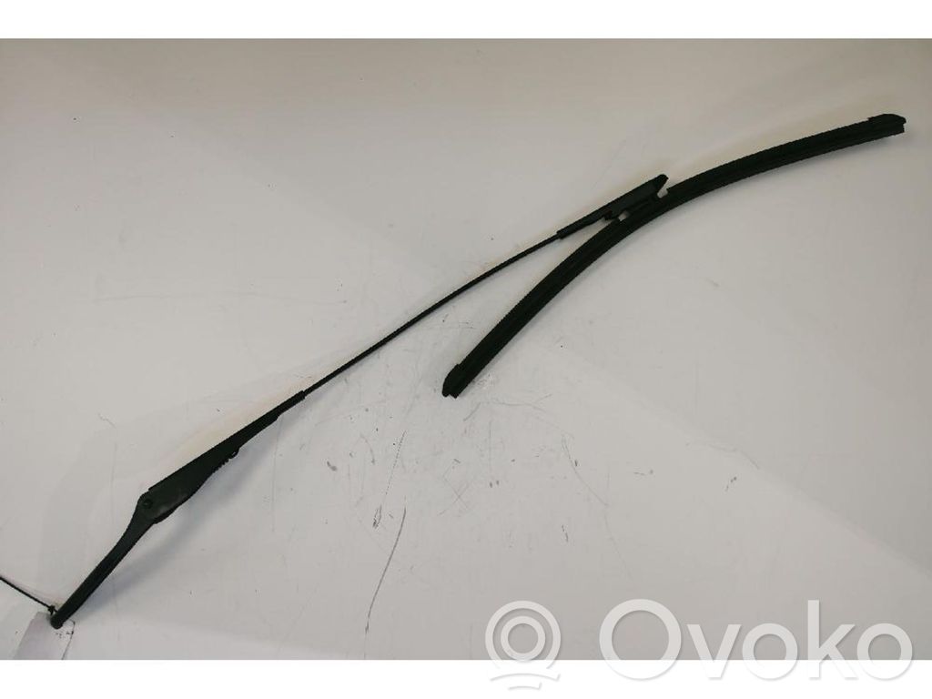 Front wiper blade arm