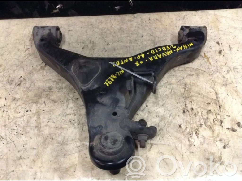 Nissan Navara Braccio di controllo sospensione anteriore inferiore/braccio oscillante 