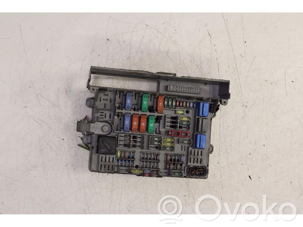 BMW 1 E81 E87 Fuse module 