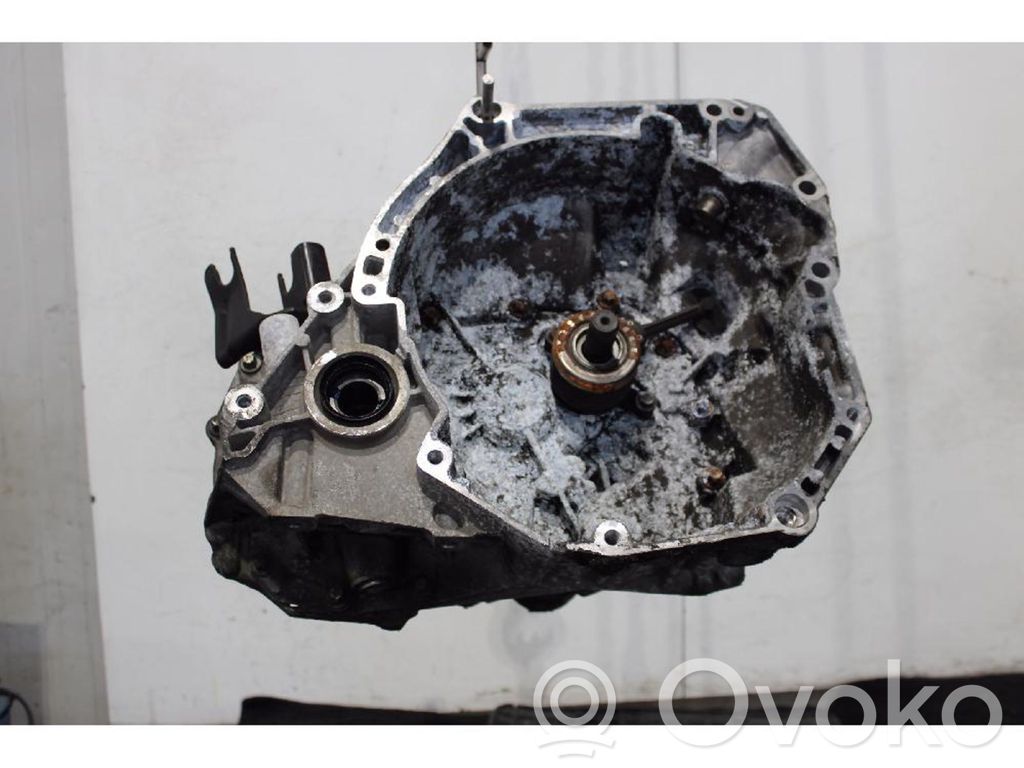Nissan Micra Cutie viteze manuală cu 5 trepte 