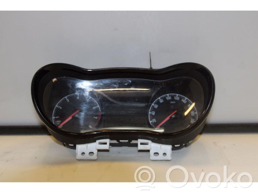 Geschwindigkeitsmesser Cockpit   42574667,688437714,7110500000000X,C119032KBO080587