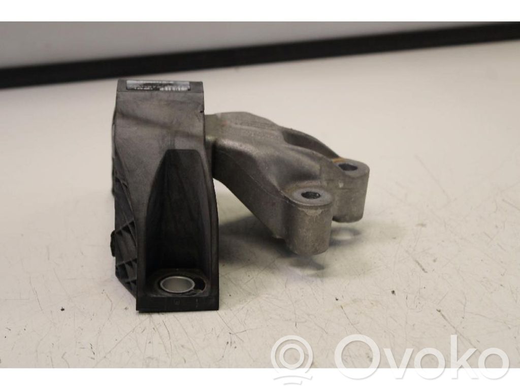 Engine mount bracket   112847590R,112106577R,143884,AS1137557710