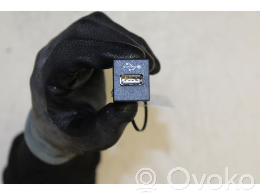 Toyota C-HR I Interrupteur / bouton multifonctionnel