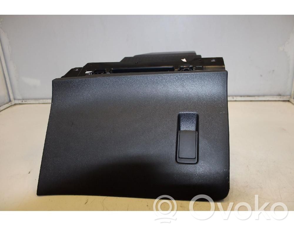 Handschuhfach   1662907180