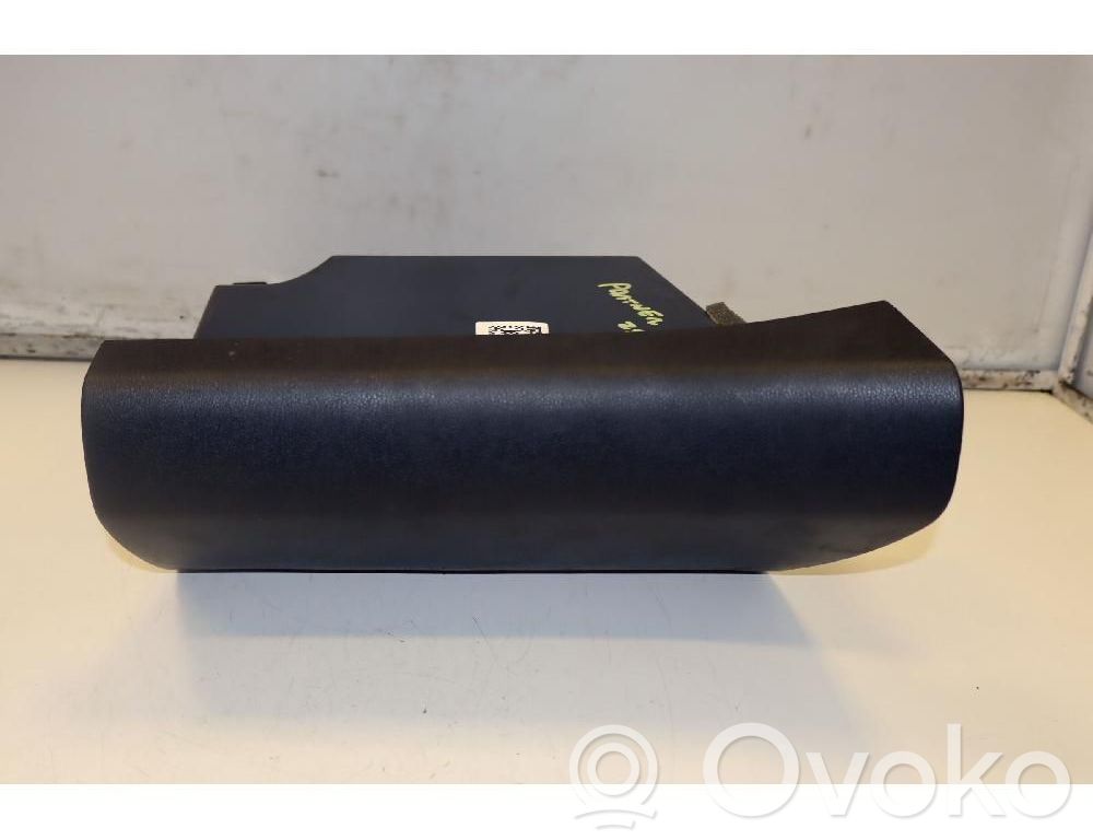Handschuhfach   9817994777