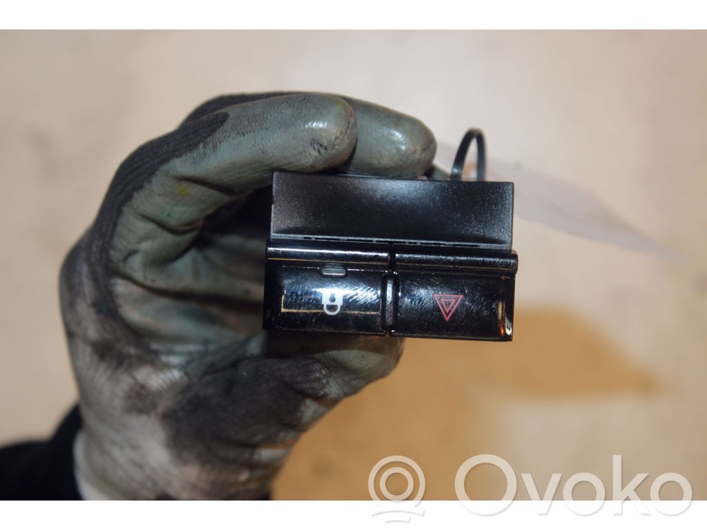 Botón interruptor de luz de peligro   07357256920