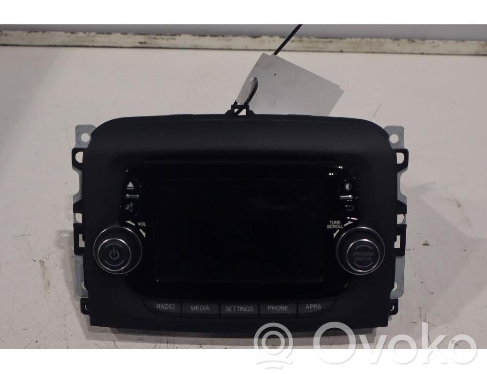 Fiat 500L Panel / Radioodtwarzacz CD/DVD/GPS 