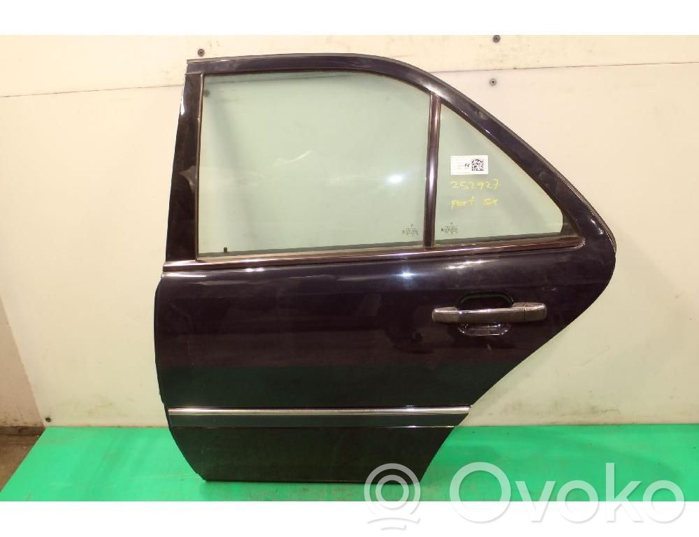 Mercedes-Benz C W202 Puerta trasera 